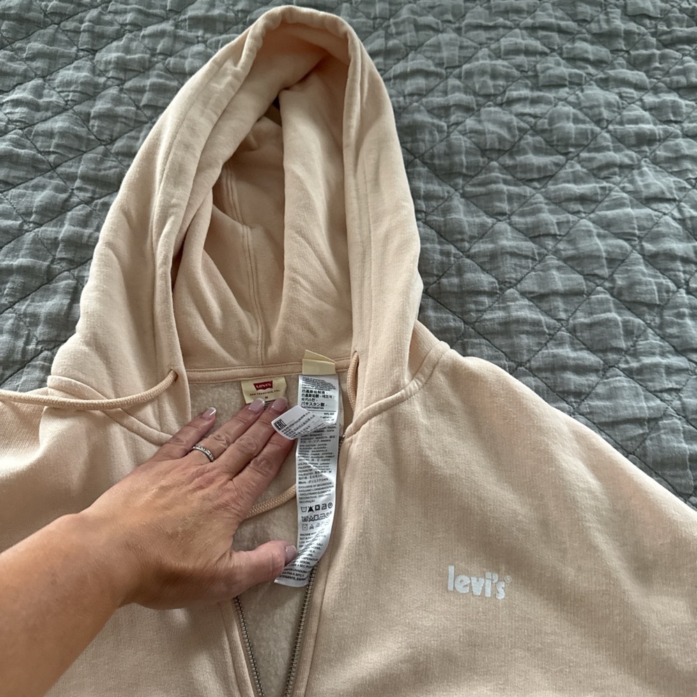 Levi’s Beige Hoodie